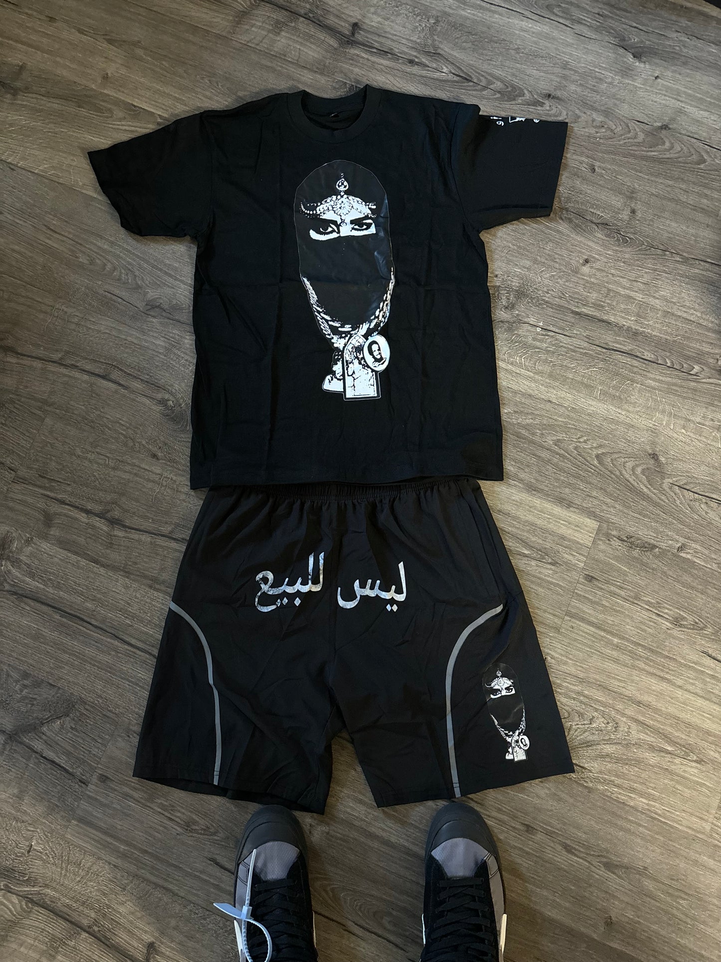 ليس للبيع Shorts